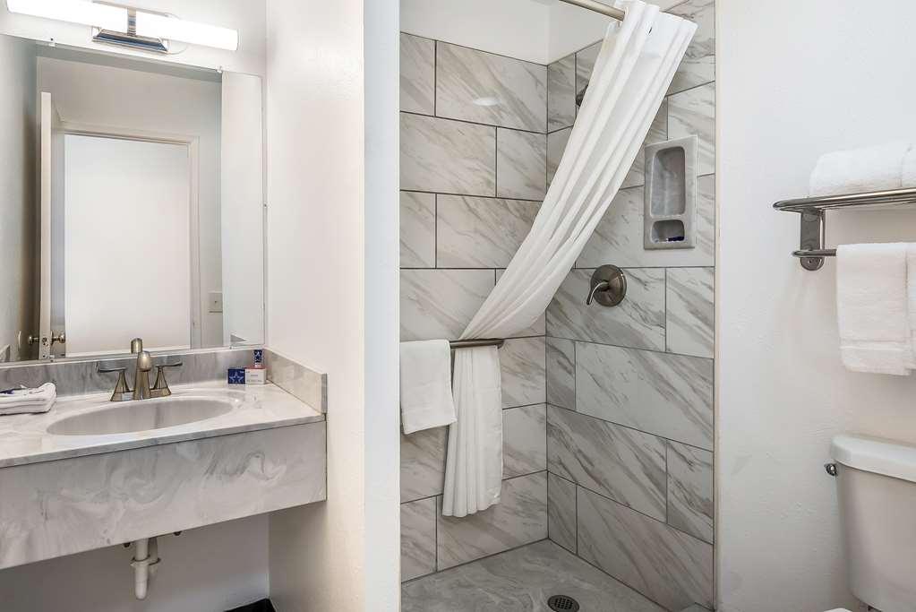 Americas Best Value Inn East Peoria Phòng bức ảnh