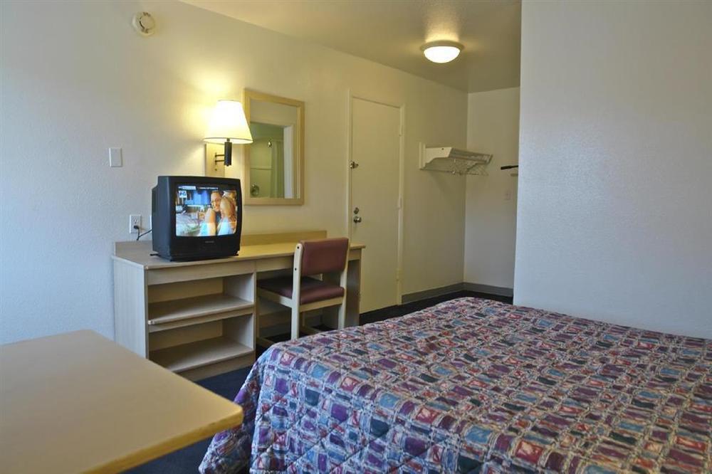 Americas Best Value Inn East Peoria Phòng bức ảnh