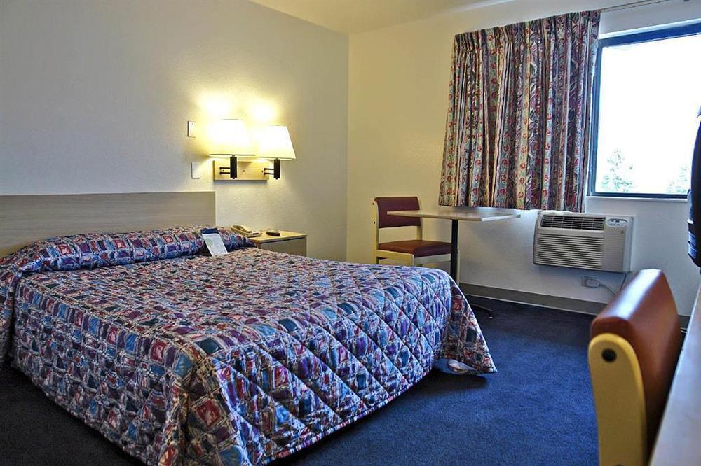 Americas Best Value Inn East Peoria Phòng bức ảnh