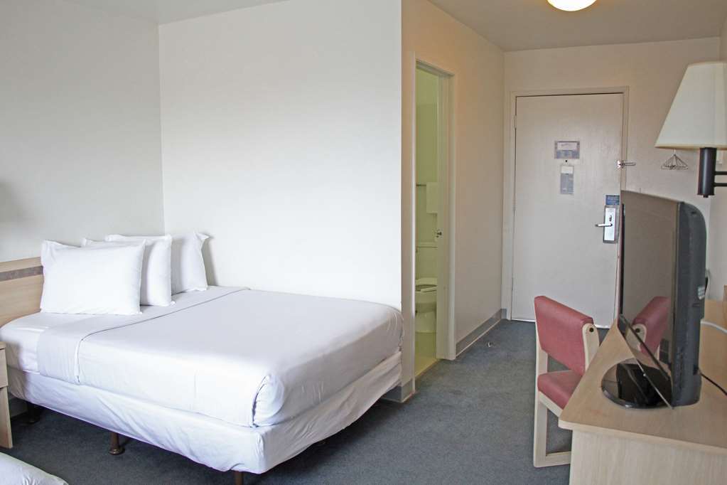 Americas Best Value Inn East Peoria Phòng bức ảnh
